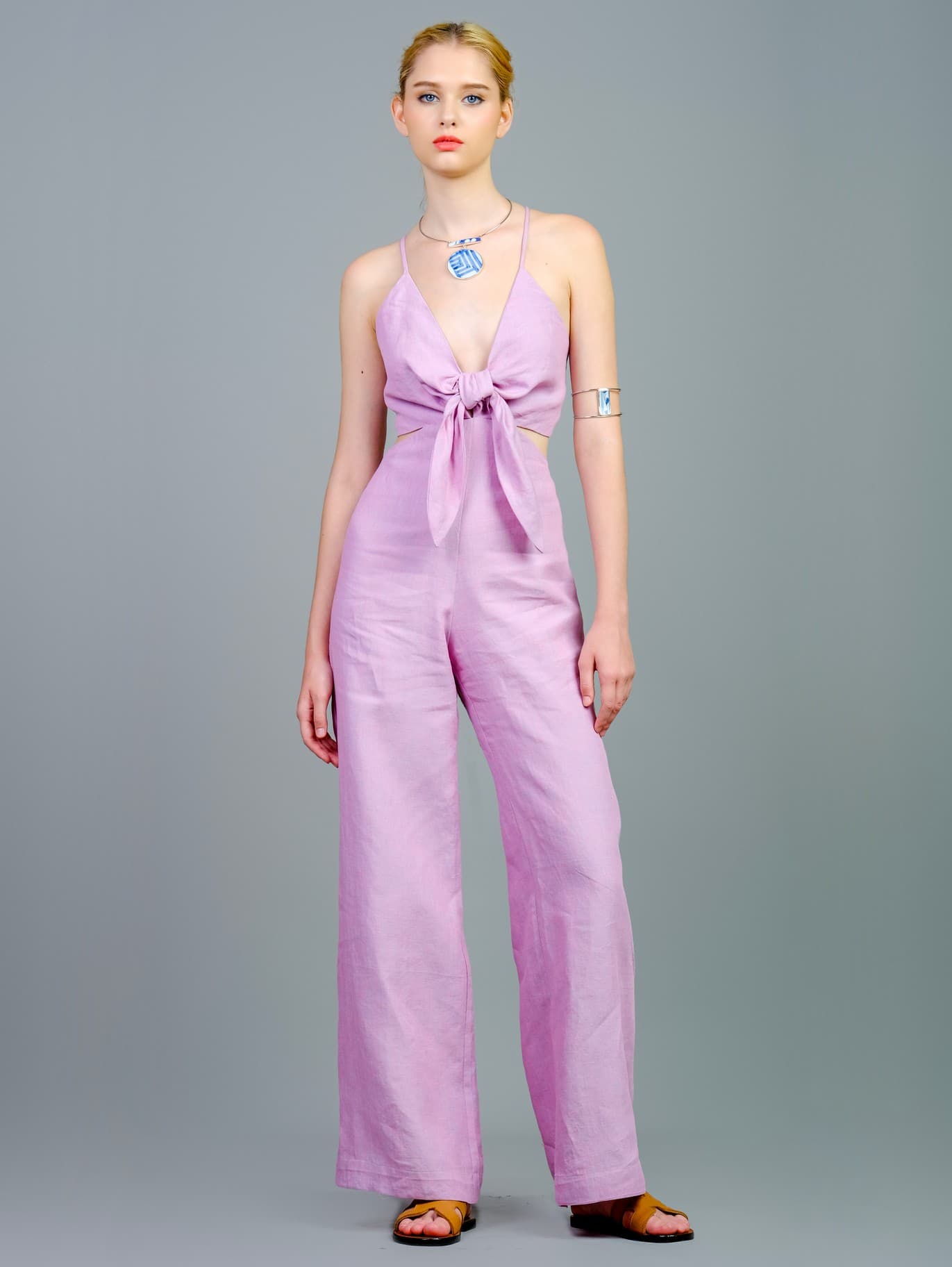 JUMSUIT LINEN CUT-OUT EO QUYẾN RŨ
