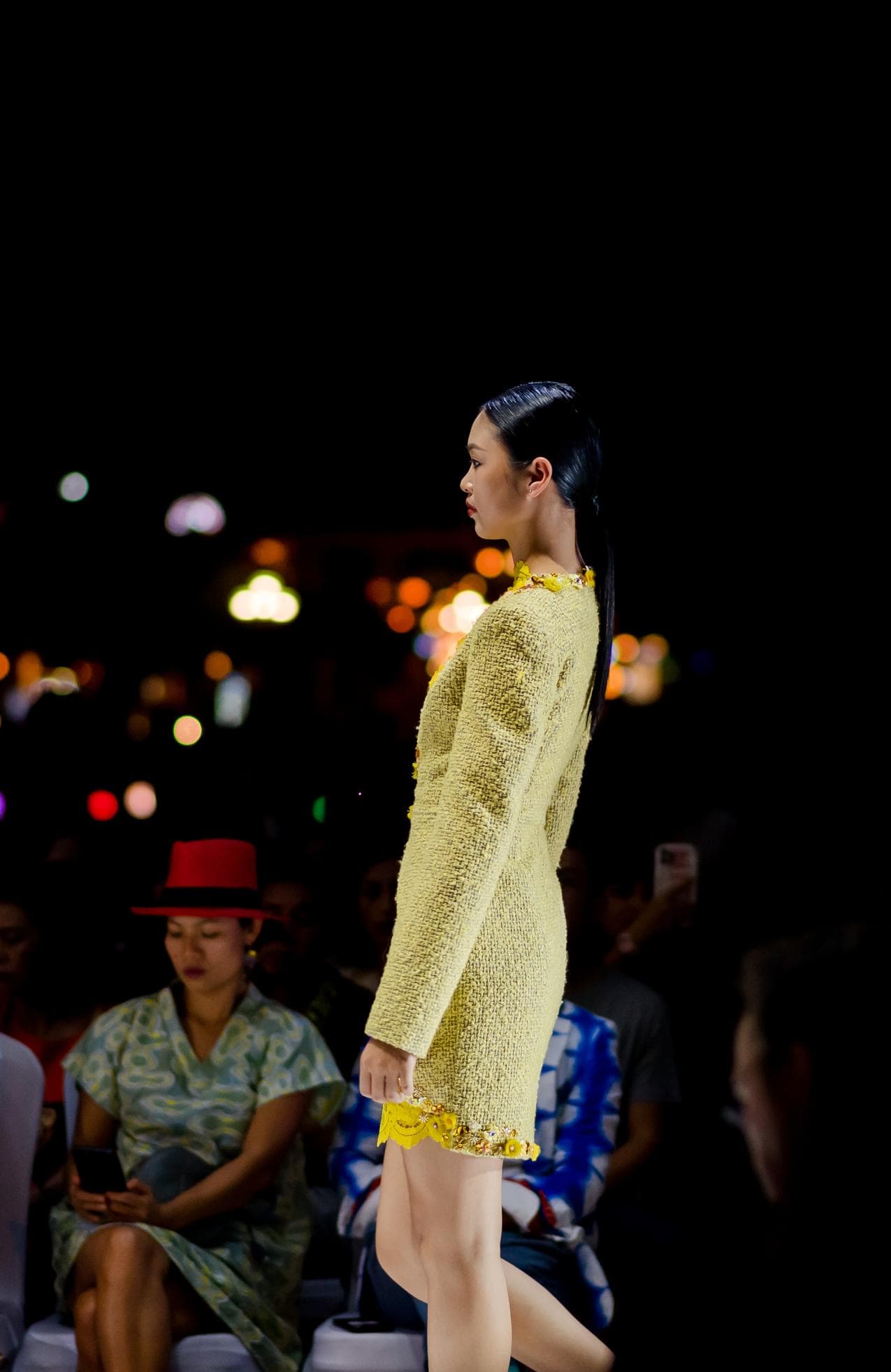 ĐẦM DẠ NGẮN PHỐI REN MÀU VÀNG