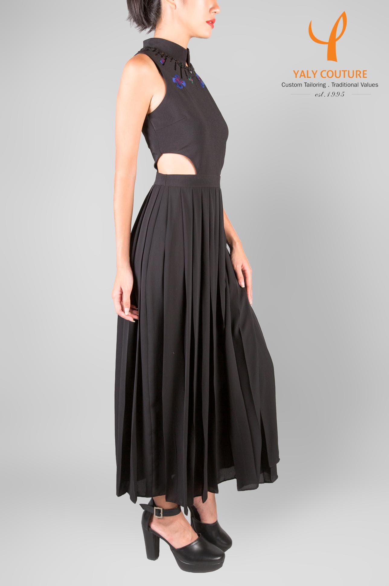 ĐẦM ĐEN HỌA TIẾT CƯỜM CUT-OUT