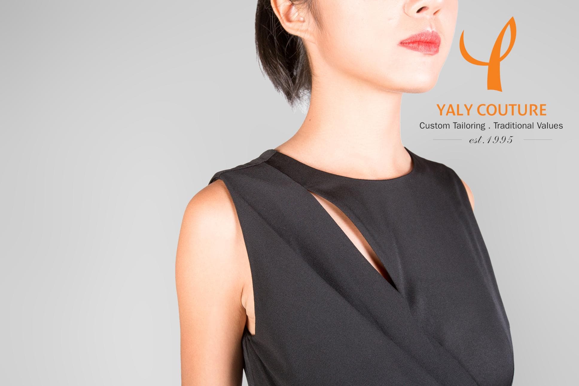 ĐẦM ĐEN ÔM DÁNG KHÔNG TAY