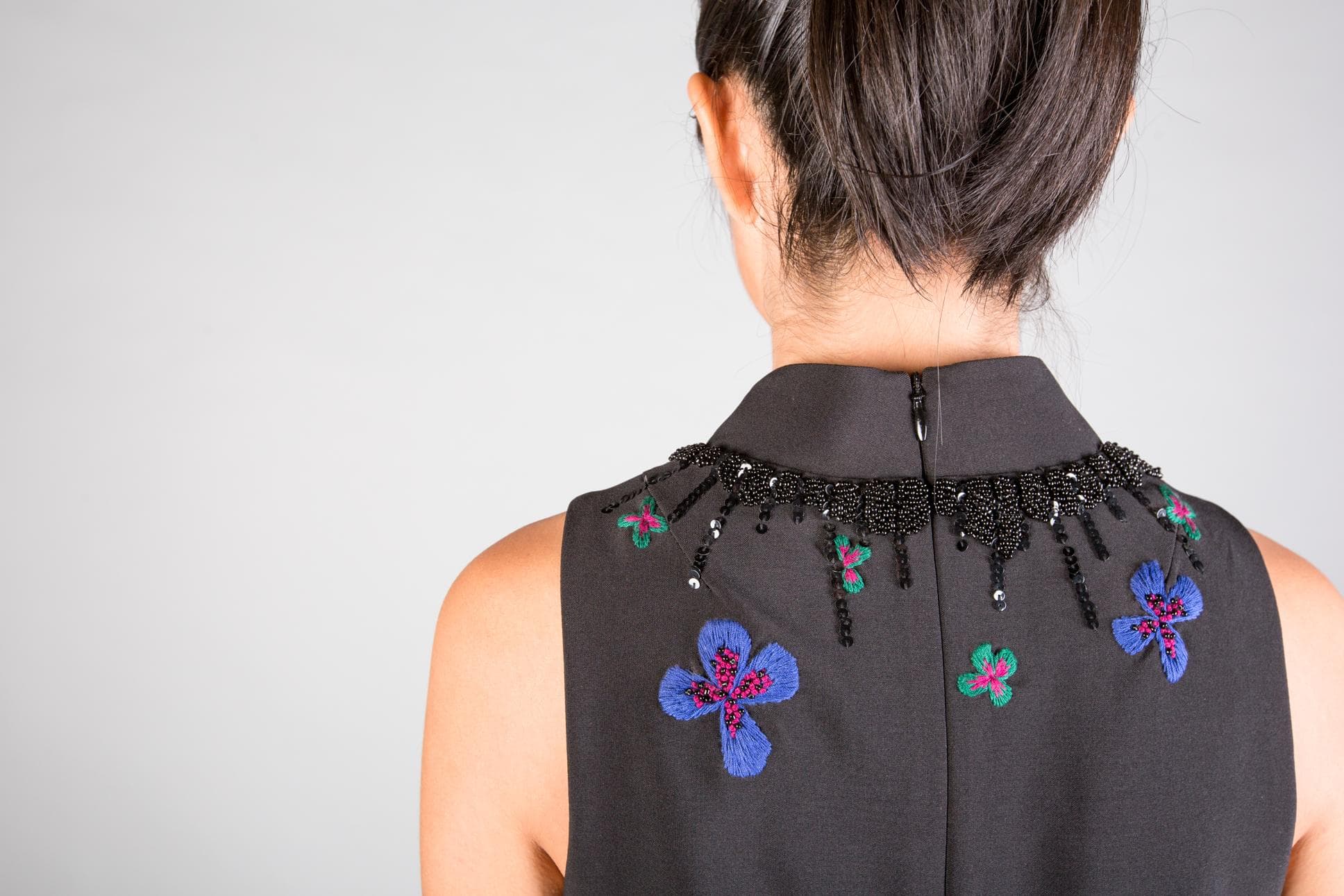 ĐẦM ĐEN HỌA TIẾT CƯỜM CUT-OUT