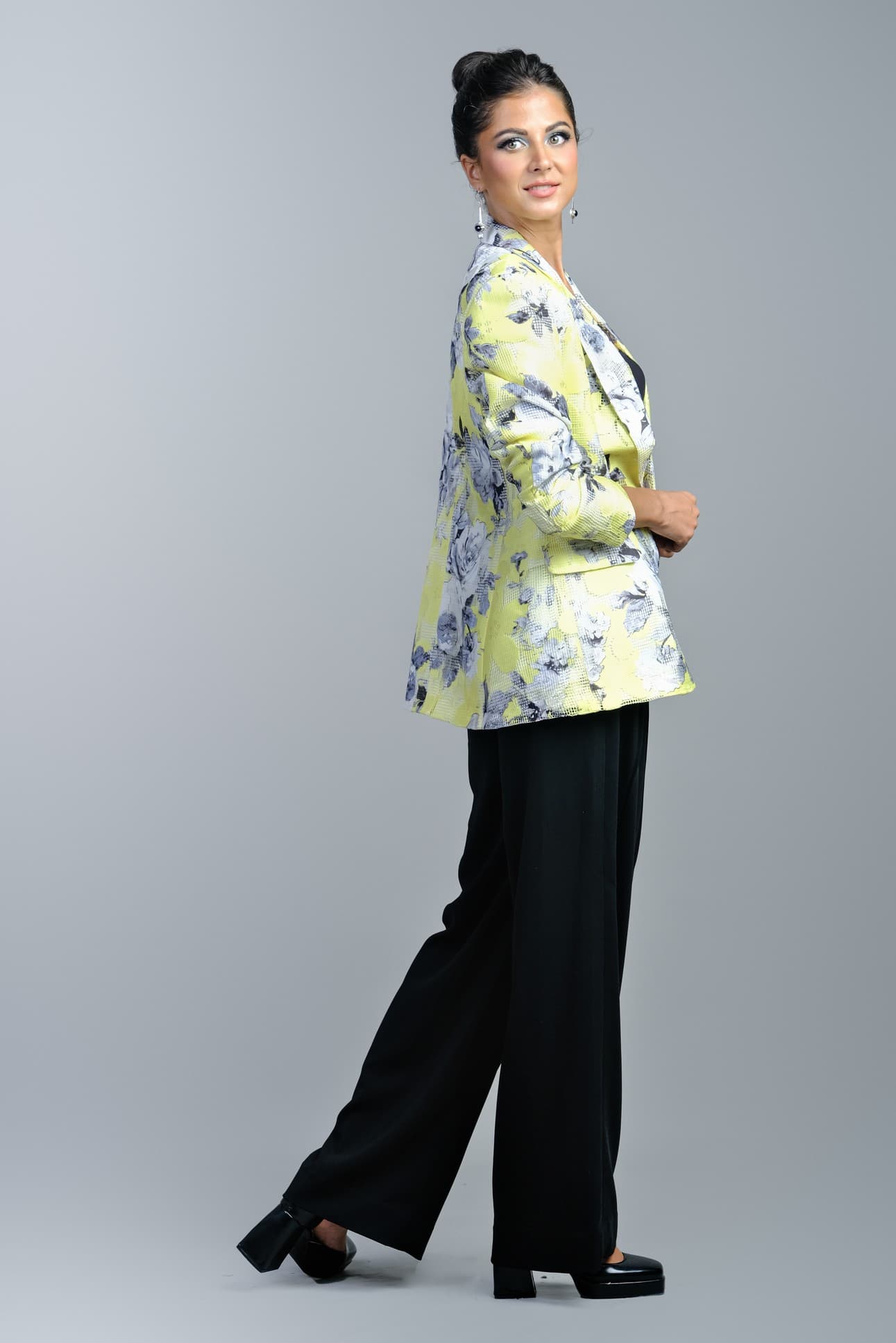 JACKET LƯỚI HỌA TIẾT & QUẦN  THUN ĐEN