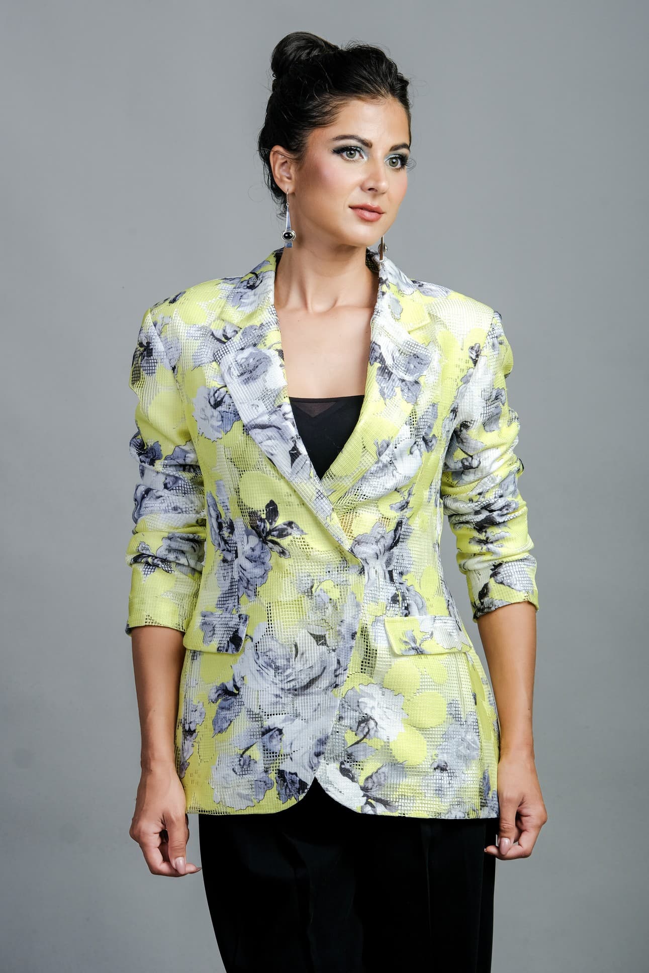 JACKET LƯỚI HỌA TIẾT VẠT XÒE