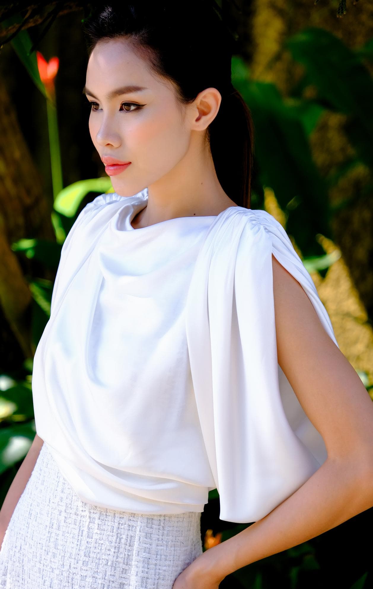 ĐẦM TRẮNG CÁCH ĐIỆU TAY THANH LỊCH