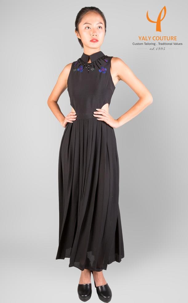 ĐẦM ĐEN HỌA TIẾT CƯỜM CUT-OUT
