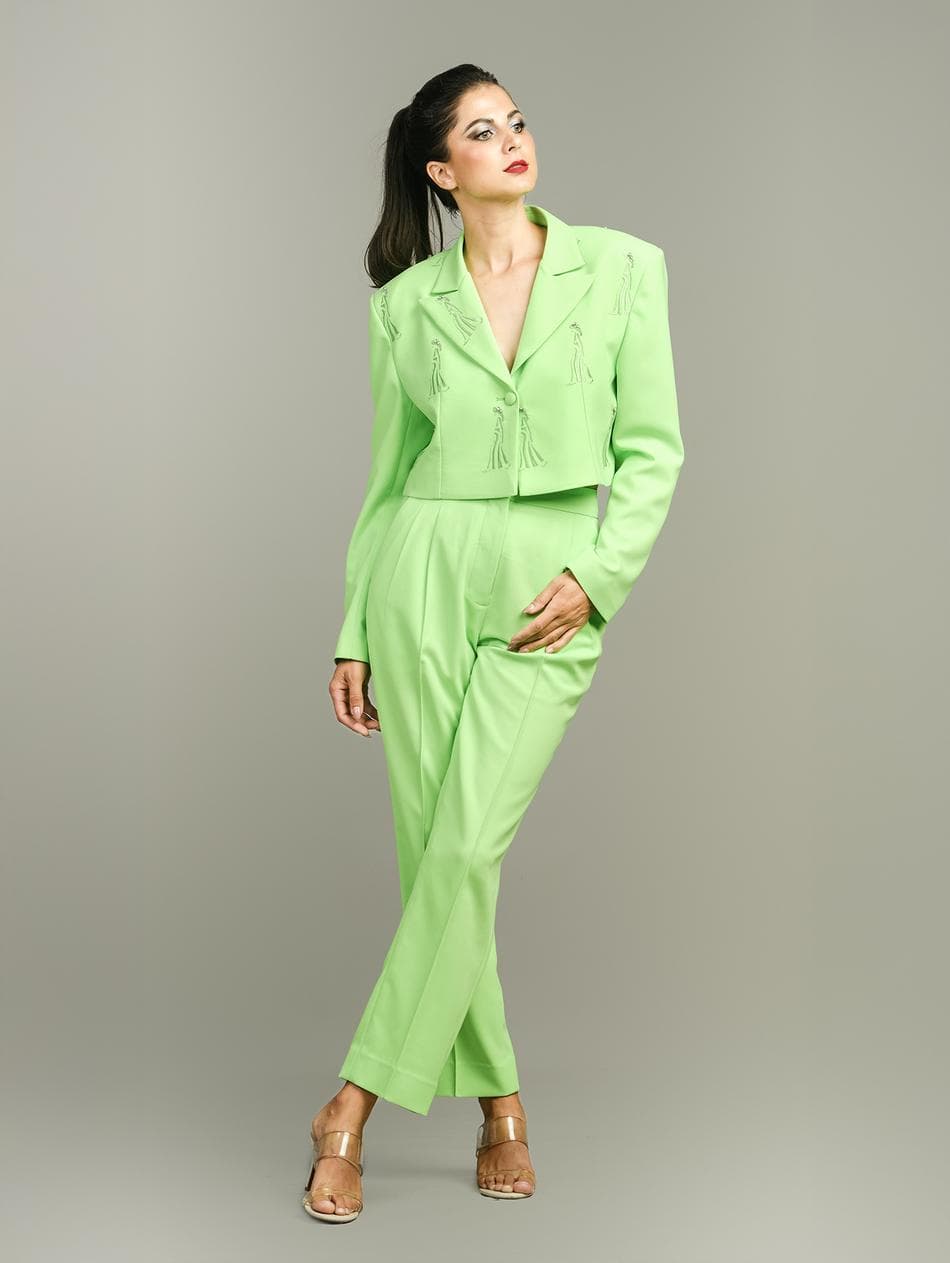 BỘ SUIT HỌA TIẾT HÌNH THÊU CÔ GÁI
