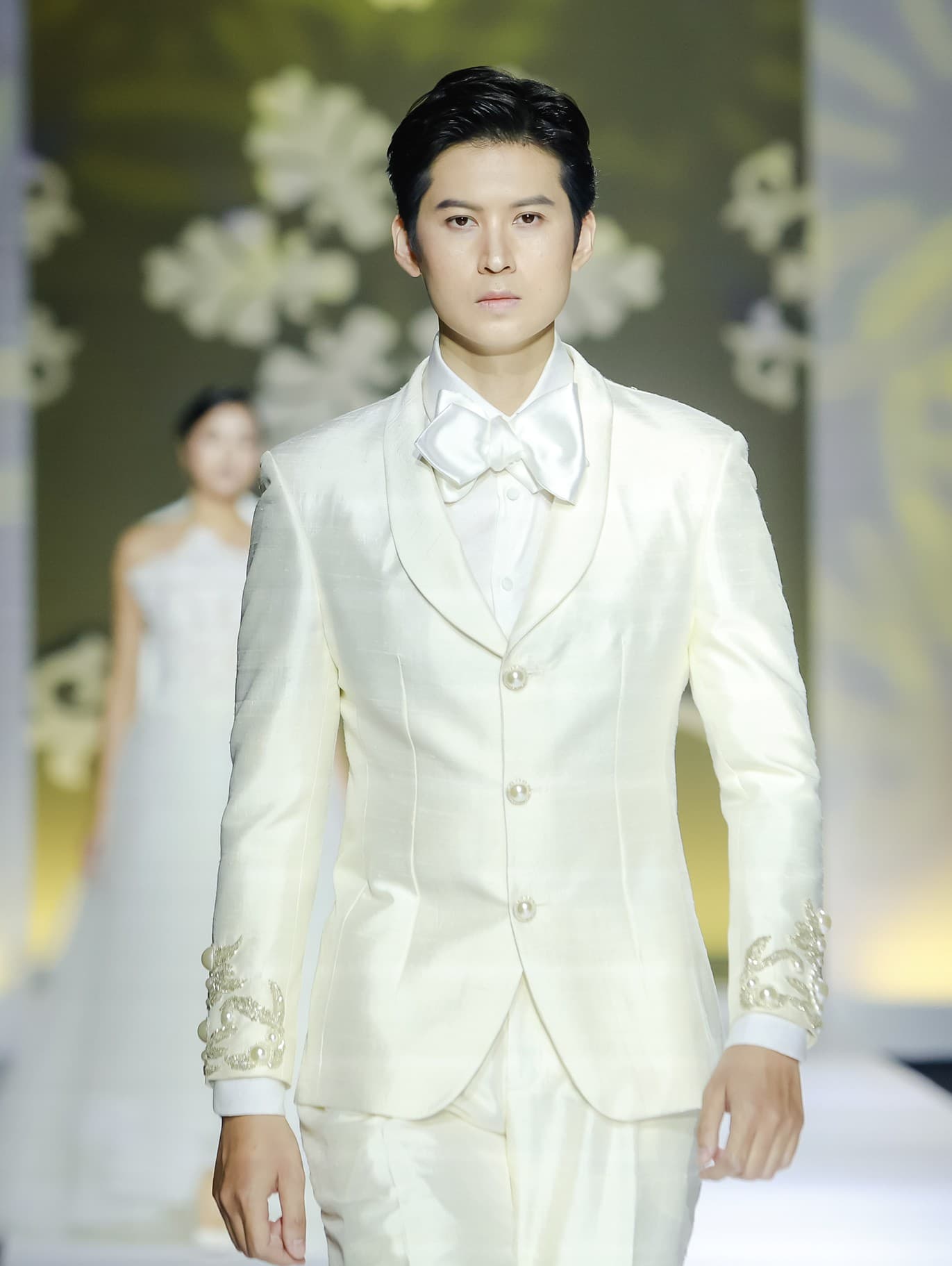 IVORY ELEGANCE JACKET
