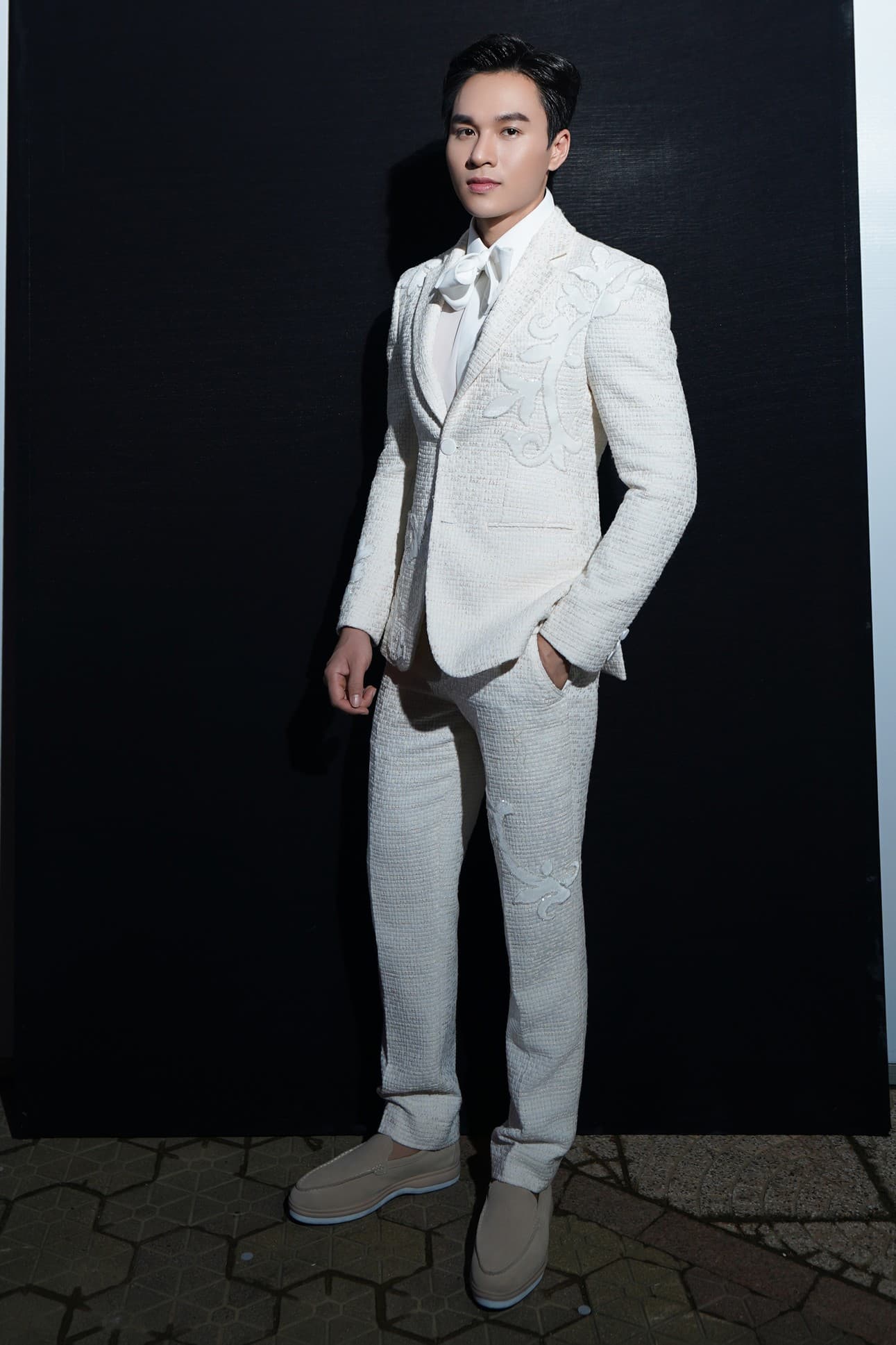 SCULPTED IVORY JACKET