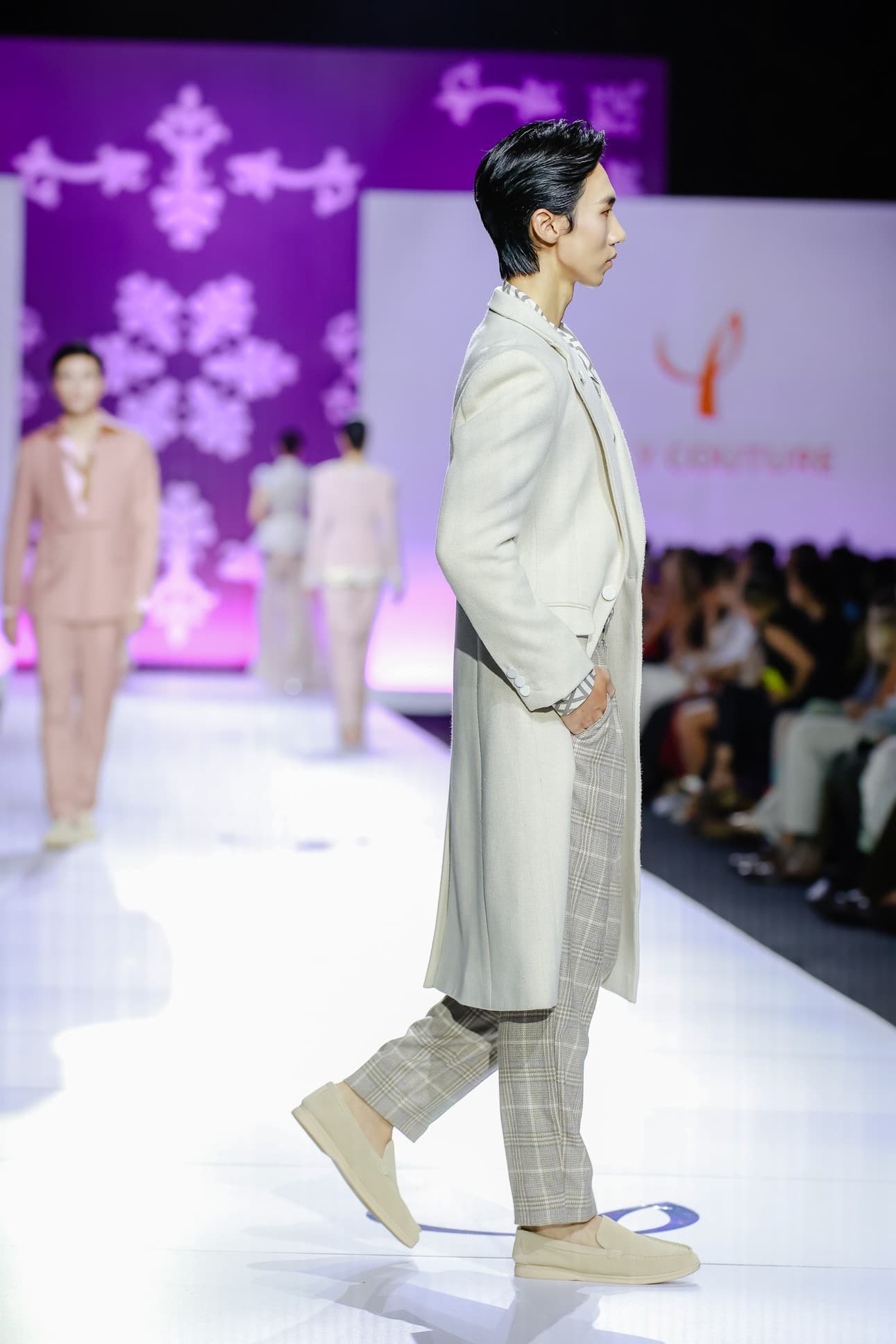 MODERN HEIR COAT