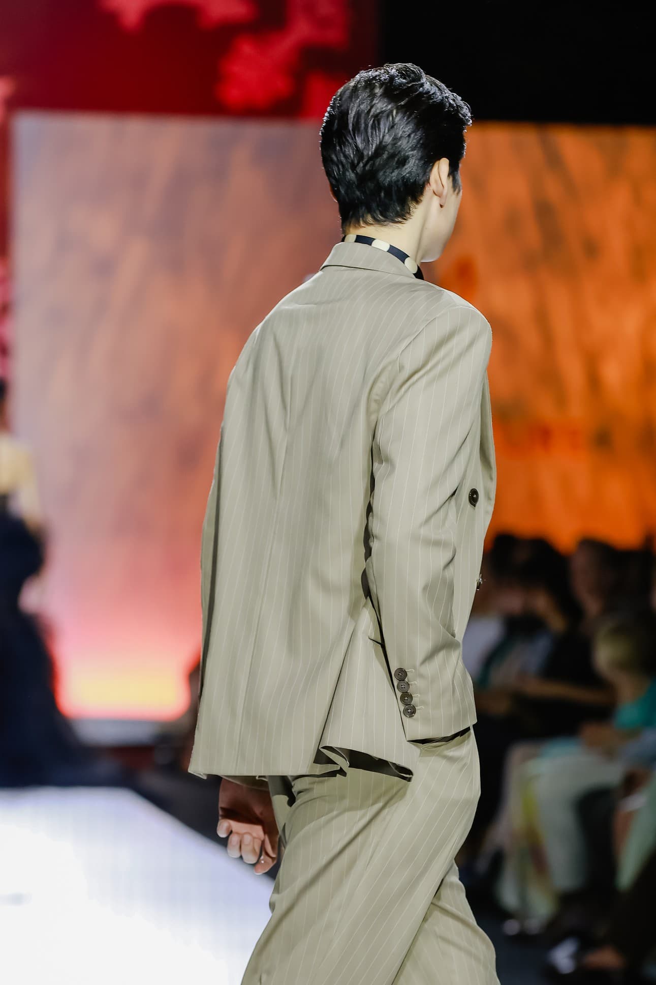 CONFIDENT EASE JACKET