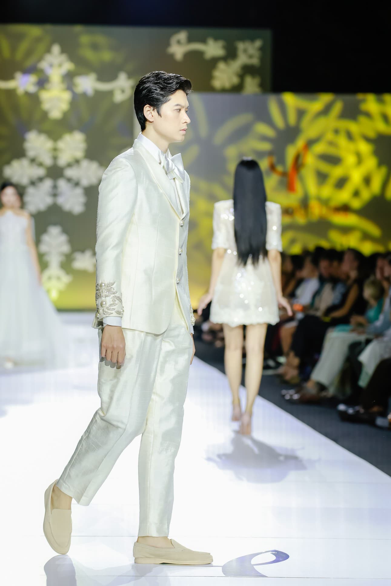 IVORY ELEGANCE JACKET