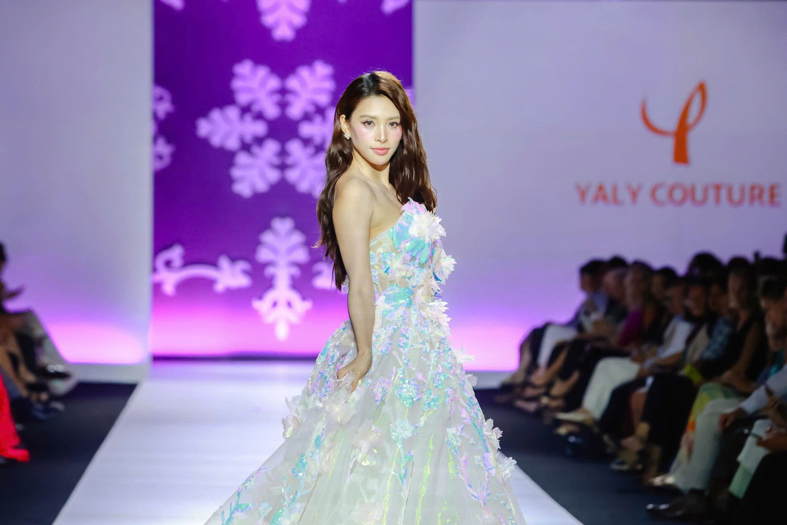 FASHION SHOW 2025